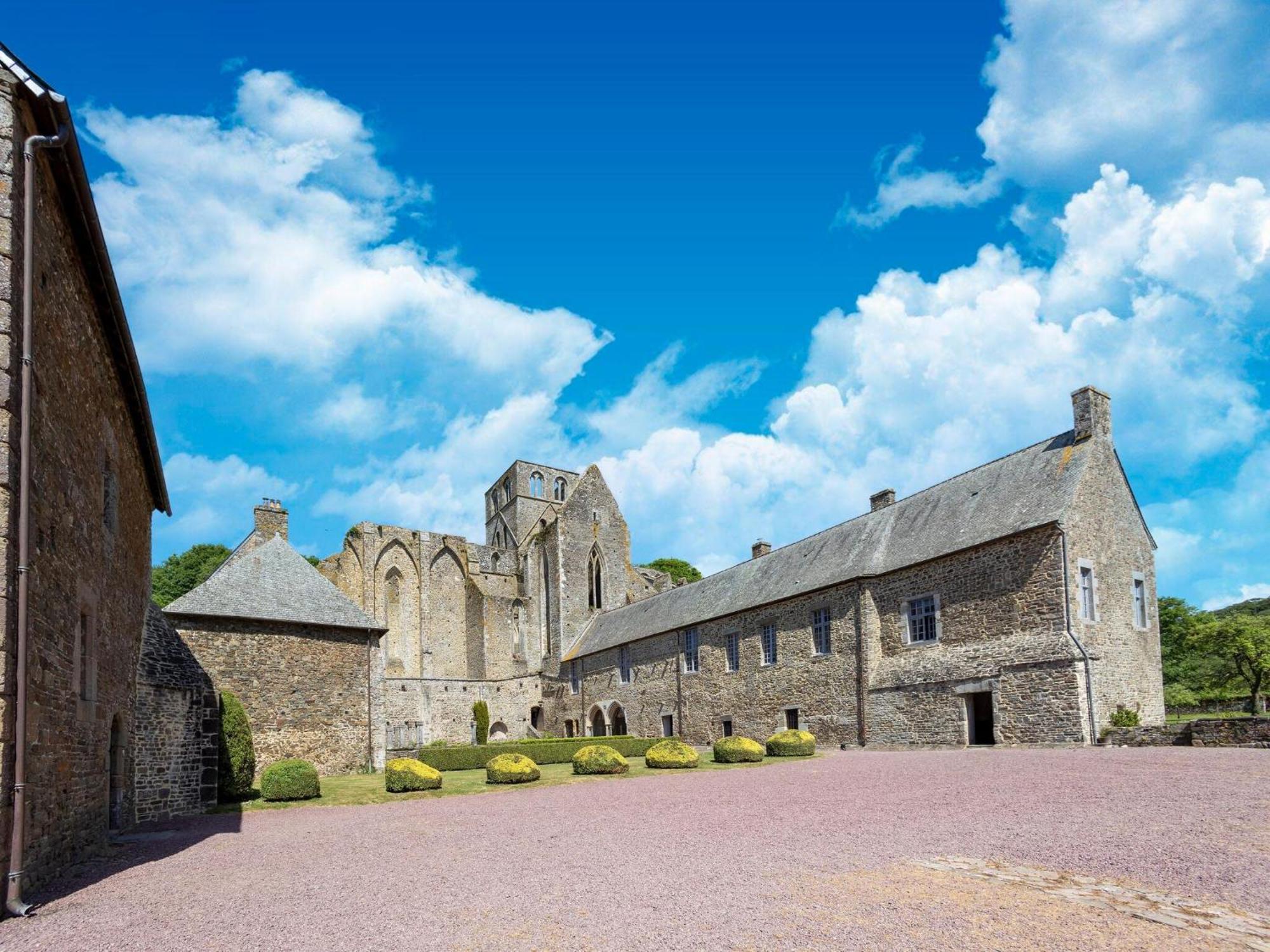 Attractive Holiday Home Near The Normandy Beach Saint-Germain-sur-Ay المظهر الخارجي الصورة